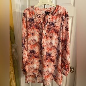 🍁🍁🍁Tunic style blouse in excellent condition.